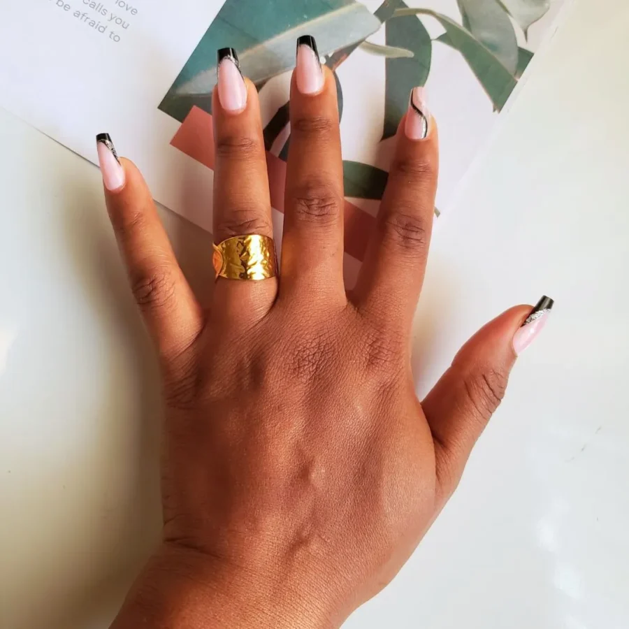 Blanche Faux Nails - Image 3
