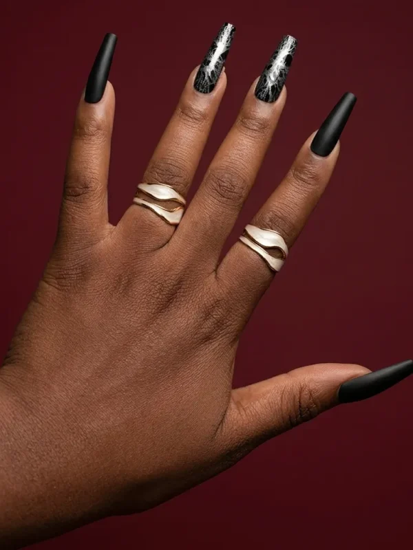 Noir Faux Nails